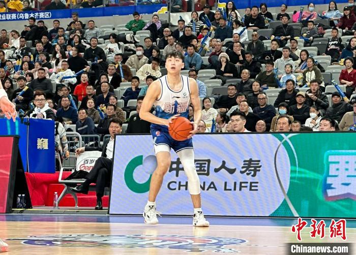 新疆男篮力克山东豪取十连胜 阿不都沙拉木砍