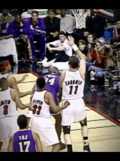 洛夫顿关键表现助力上海男篮逆转青岛 跨界联动