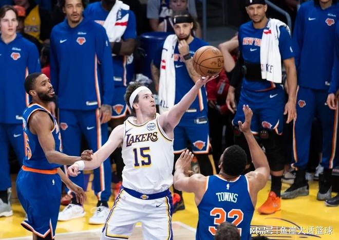 湖人防守压制尼克斯 布伦森失误成关键