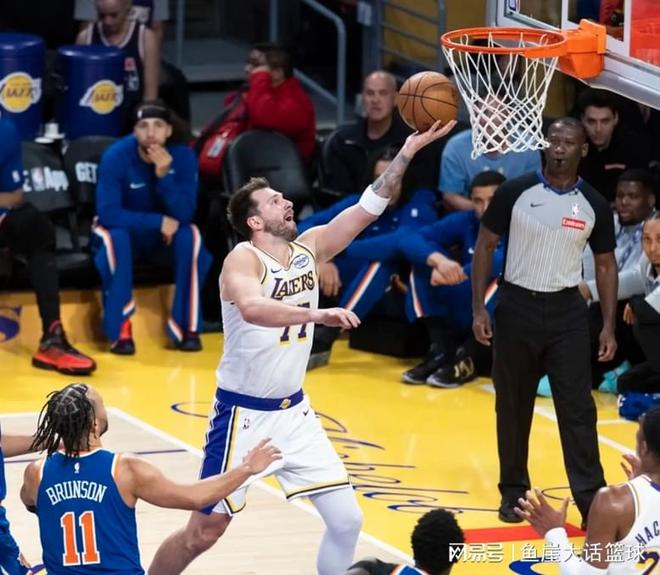 湖人防守压制尼克斯 布伦森失误成关键