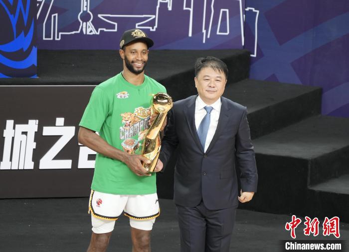 辽宁以四比零横扫新疆完成三连冠，成为CBA历史