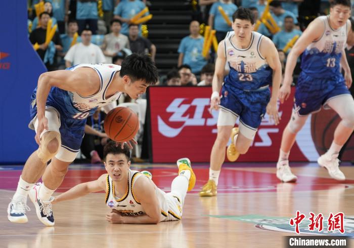 辽宁以四比零横扫新疆完成三连冠，成为CBA历史