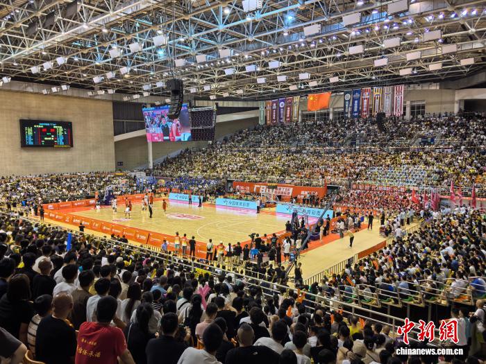 醴陵华鑫队力克中车时代新材队问鼎2025株洲厂