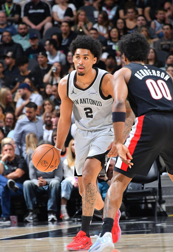 福克斯率马刺力克开拓者 两连胜登西部第二